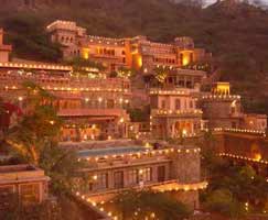 Neemrana Holiday Package